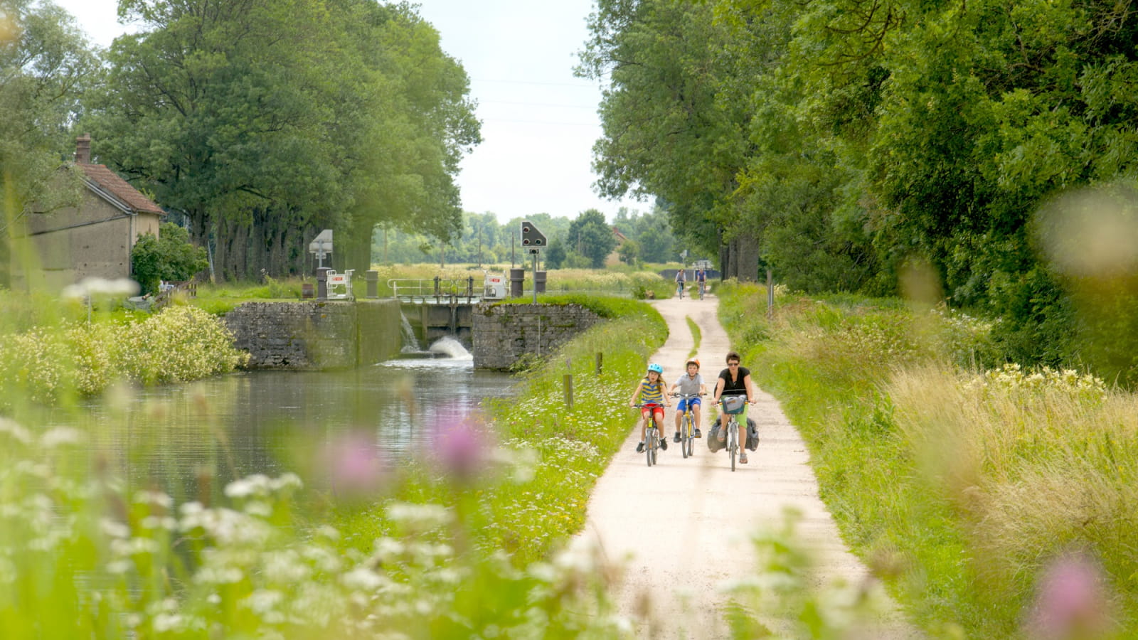 A vélo le long du Canal de Bourgogne