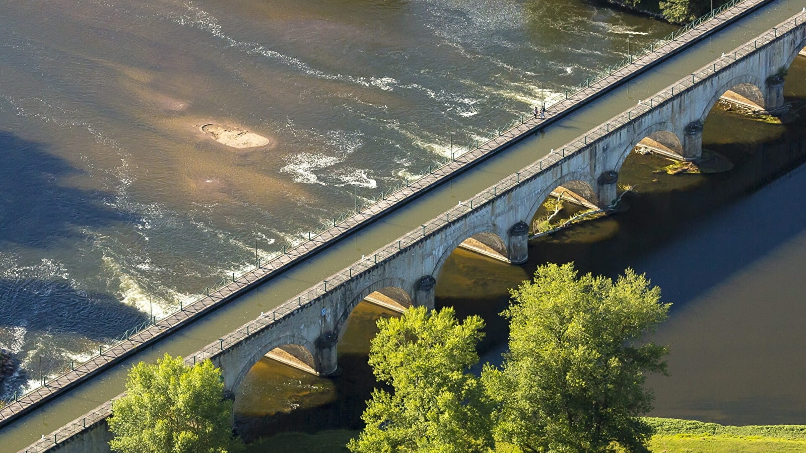 Pont-Canal sur la Loire