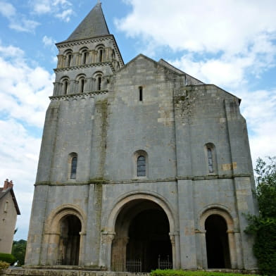 Église Saint-Pierre et Saint-Benoît