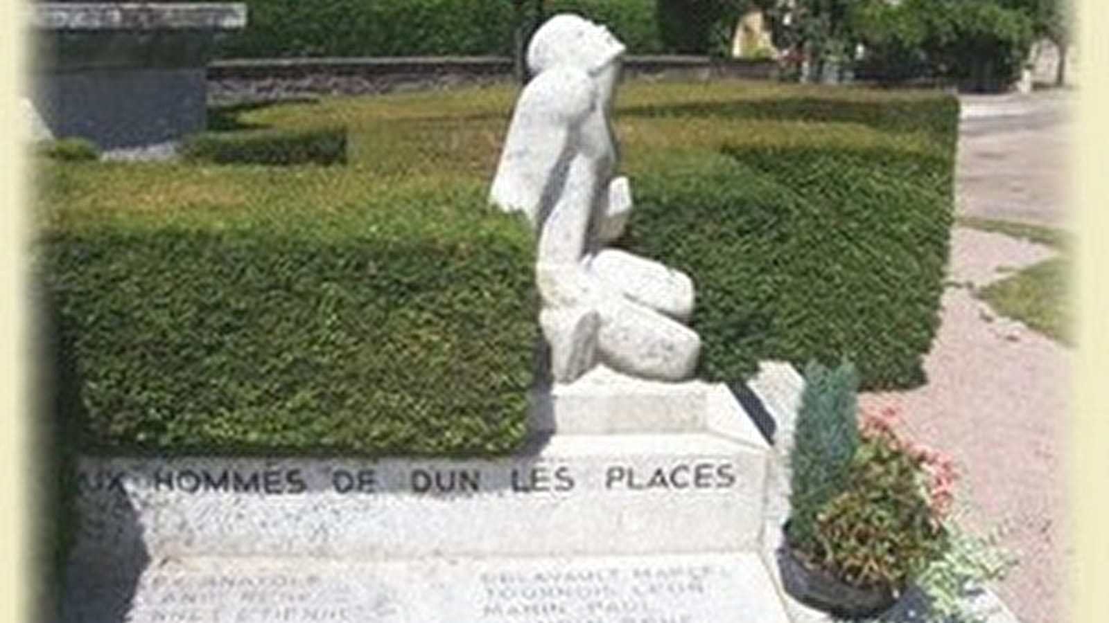 DUN-LES-PLACES 'Mémoire d'un village blessé'