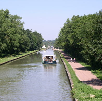 La véloroute du Canal latéral à la Loire de Nevers à Decize