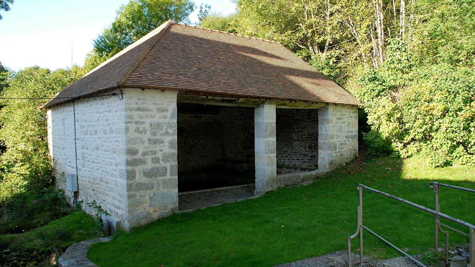 Fontaine de Saint-Quentin et lavoir d'Aubaine